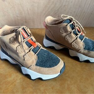 Sorel Women's Tan and Gray Lace-Up Boots